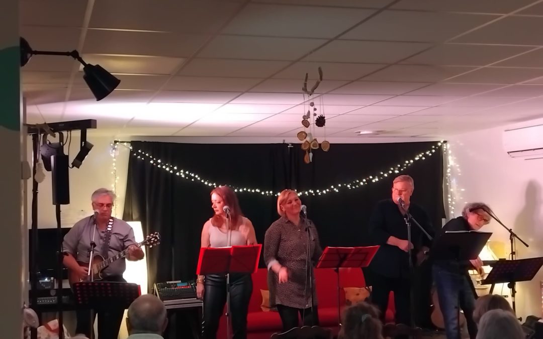 Fais Ta Chanson sur la scène de la Galoche